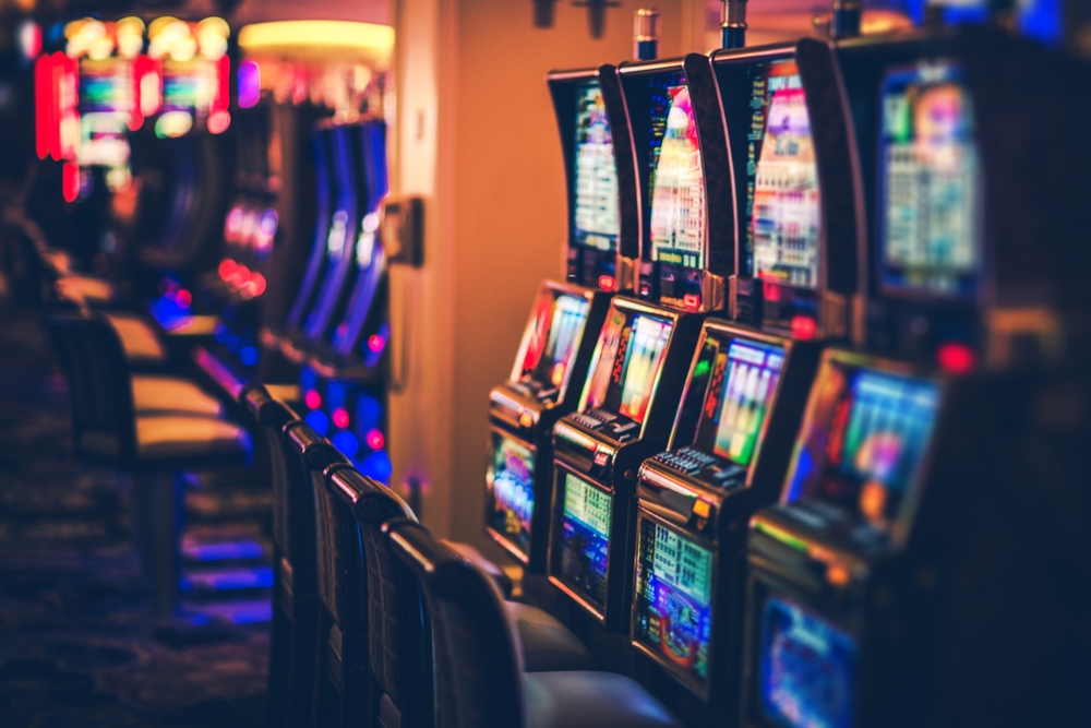 Gambling at a Slot Machine: An Example of a Variable Ratio Reinforcement Schedule